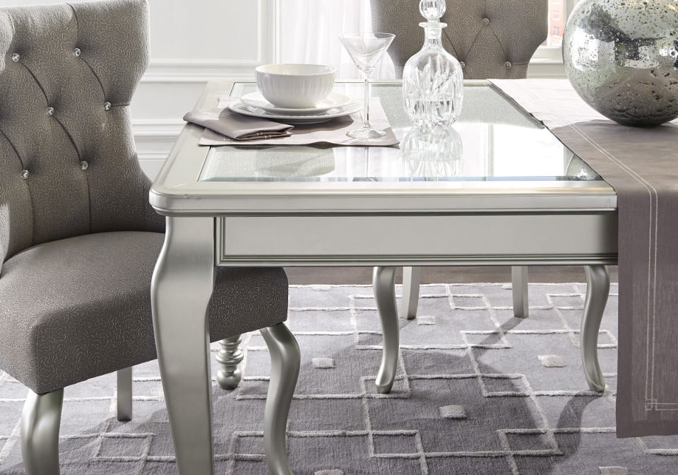 Coralayne dining table online set