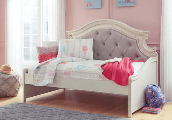 Realyn Two-Tone Twin Day Bed